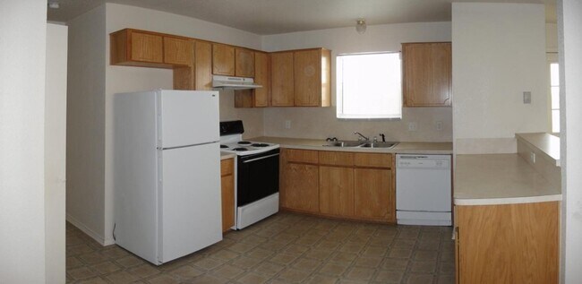 Foto del edificio - 4004 Doraine Ct, Unit D- 3BD, 2BA!
