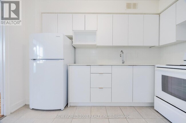 Photo du bâtiment - 33 Erskine Ave