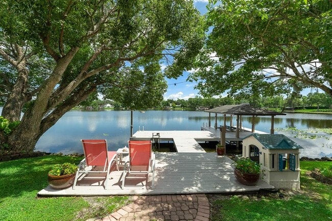 Foto del edificio - 7706 Waunatta Ct