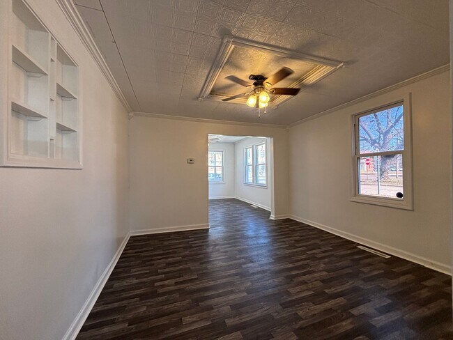 Building Photo - Available Now 2 Bedroom 1 Bath House on a ...