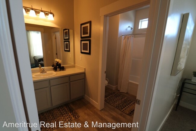 Building Photo - 3 br, 2 bath House - 109 W Silver Springs Dr