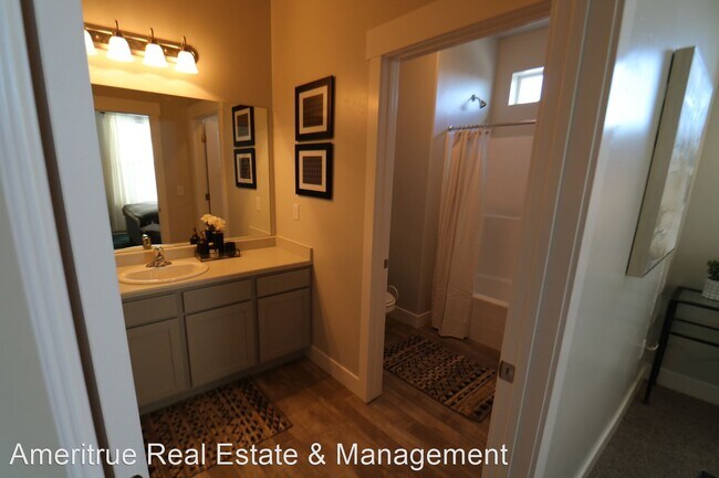 Foto del edificio - 3 br, 2 bath House - 109 W Silver Springs Dr