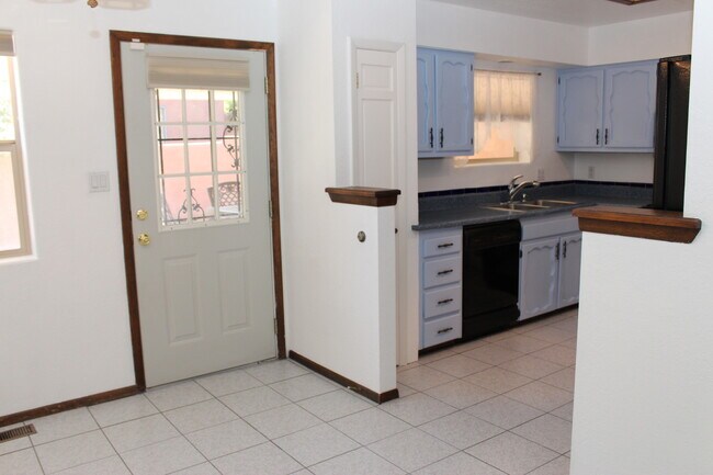 Foto del edificio - Immaculate 3 Bdr, 2 bath with large Family...