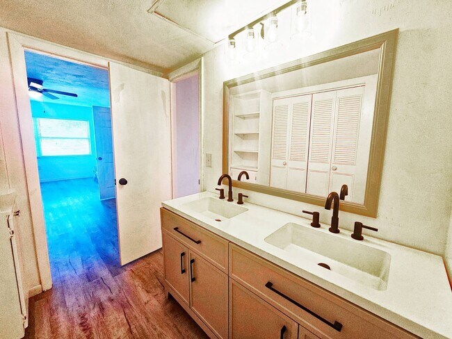 Foto del edificio - 114 Fairway Ct