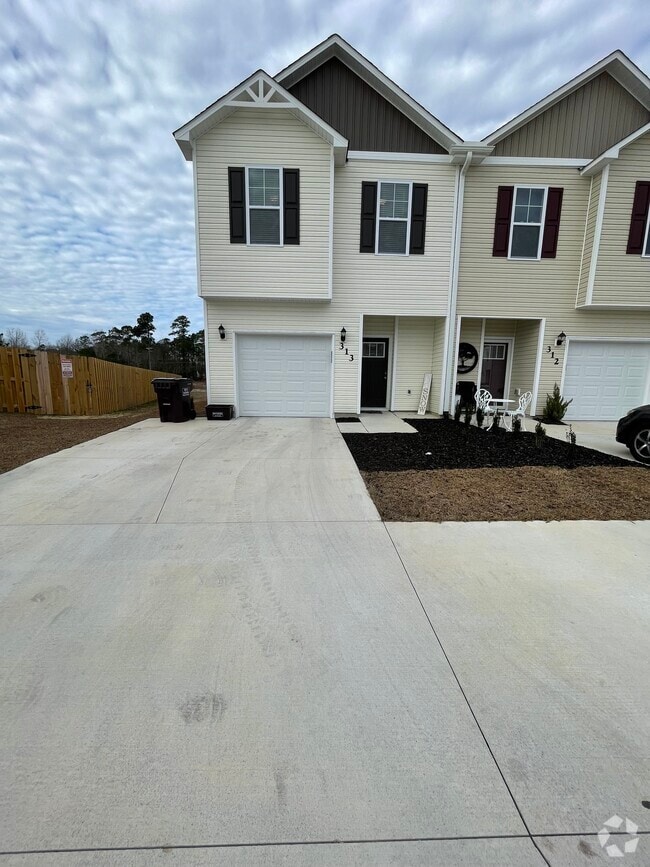 424 Myrtlewood Cir, Jacksonville, NC 28546 Townhome Rentals in