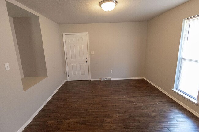 Foto del edificio - 1011 W Ash St