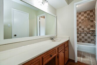 Building Photo - 10426 Alcott Dr