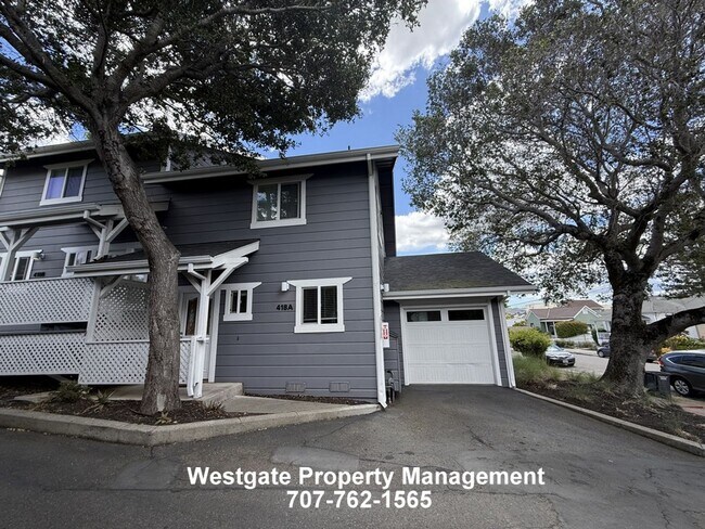 Building Photo - Great West Petaluma 2/1.5 Home - 418A Upham Street