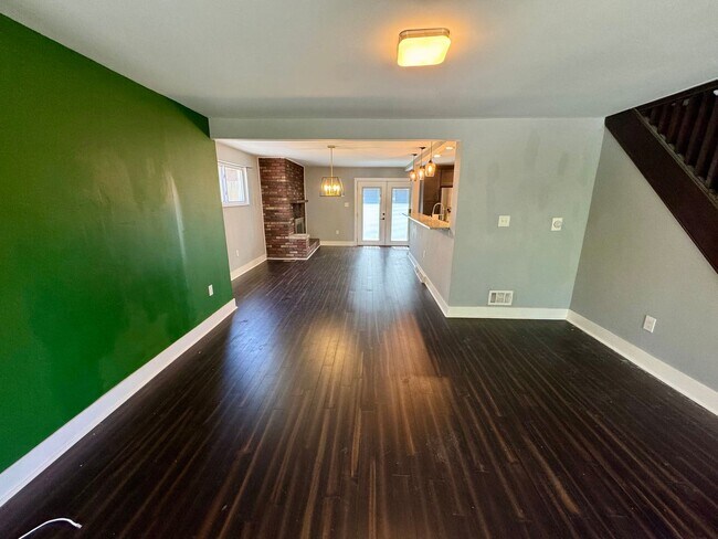 Building Photo - Open Concept 3 Bed 1.5 Bath in Swissville!