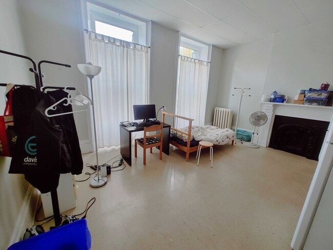 Building Photo - 134 Earl St