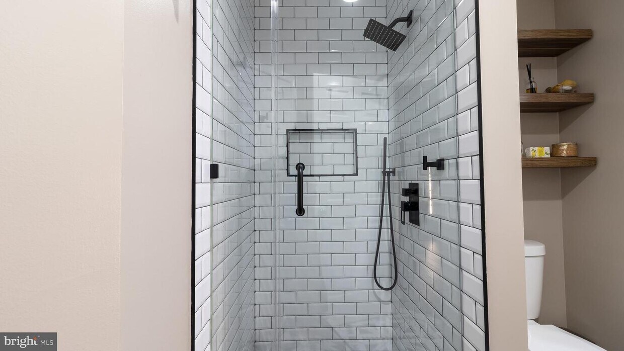 Primary Photo - 692 Winding Stream Way