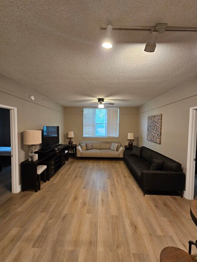 Building Photo - 780 S Sapodilla Ave