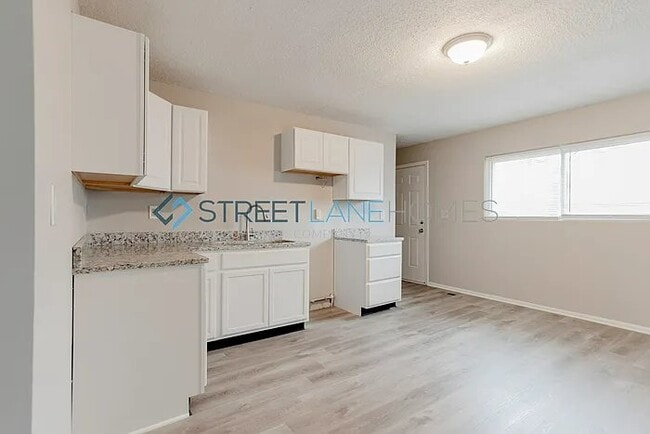 Building Photo - 3704 Erin Dr