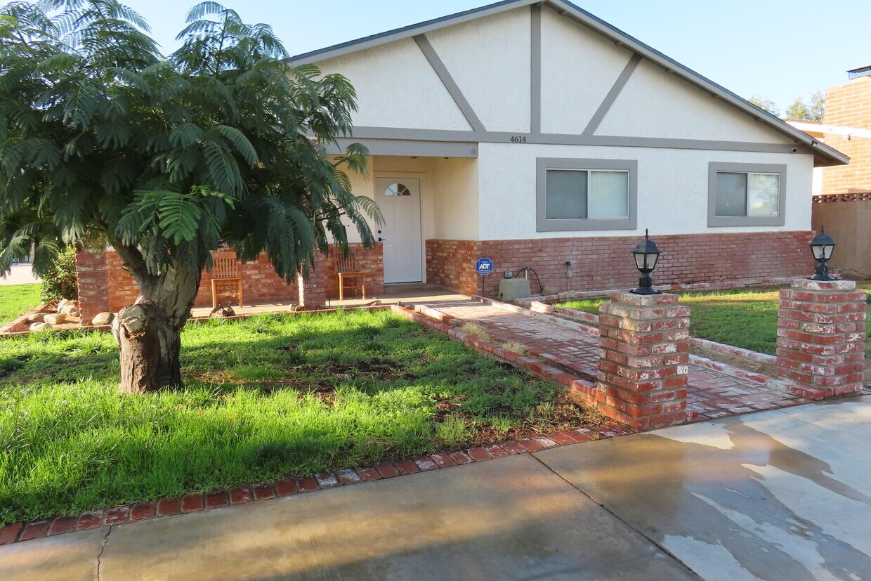 Foto principal - 4614 Ave L 2