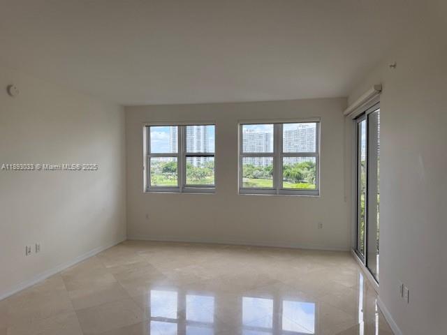 Foto del edificio - 20000 E Country Club Dr