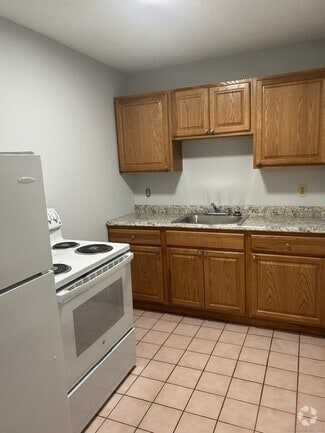 Building Photo - 46 N Cherry St