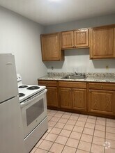 Building Photo - 46 N Cherry St