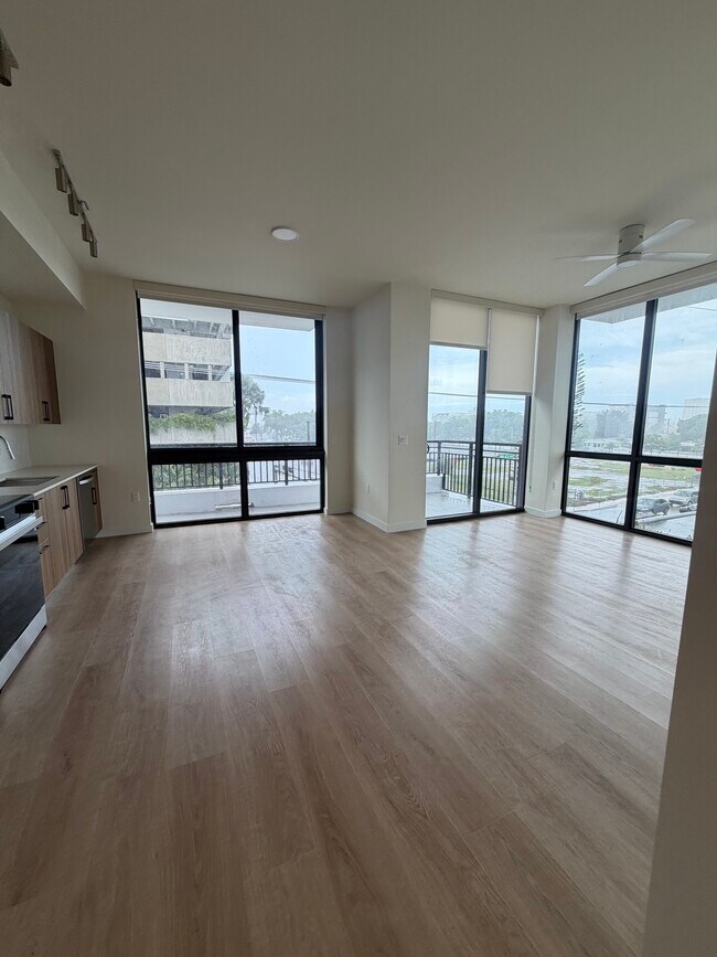 Foto del edificio - 4501 NW 7th St