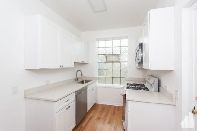 Building Photo - 1 bedroom in Chicago IL 60640