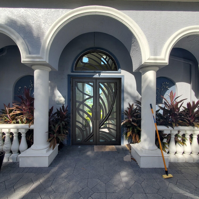 Building Photo - 9741 Las Casas Dr