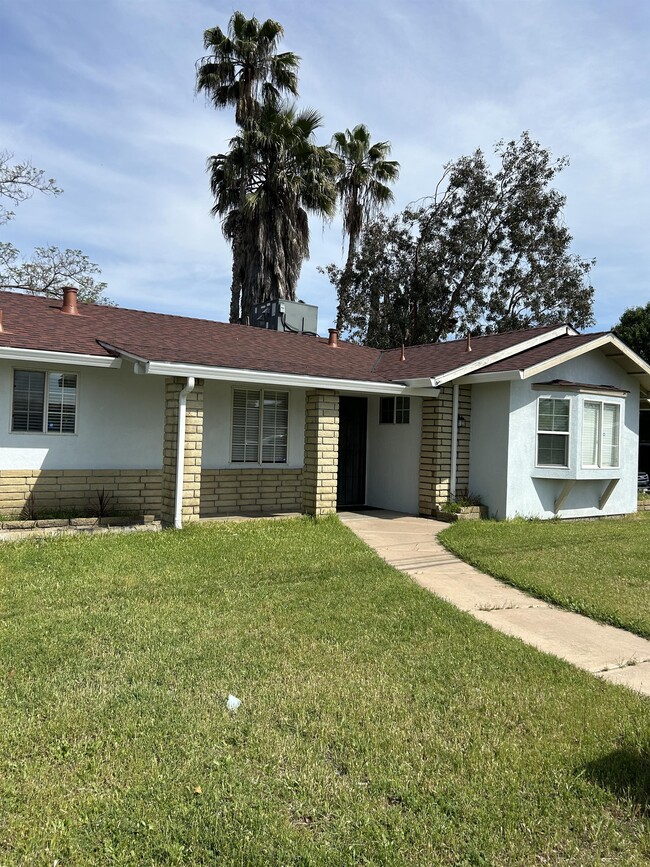 Foto del edificio - 708 Herndon Rd