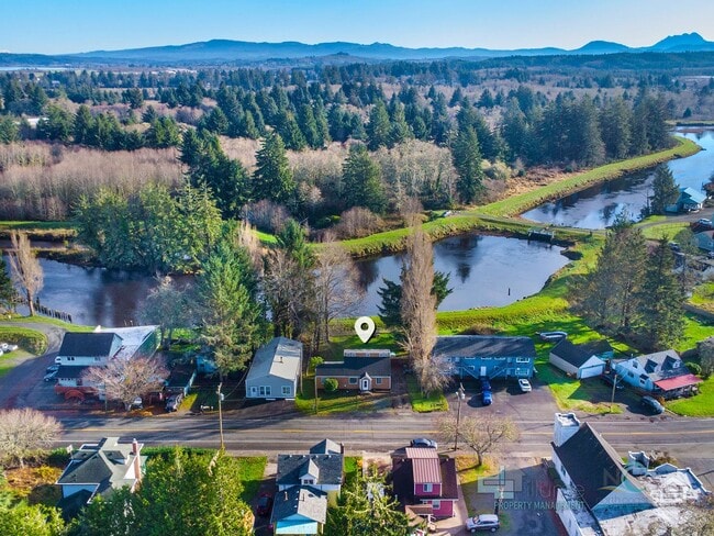 Building Photo - Beautiful River-View Home Near Downtown Warrenton