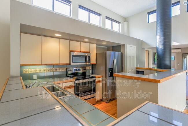 Building Photo - 3835 Northbrook Dr