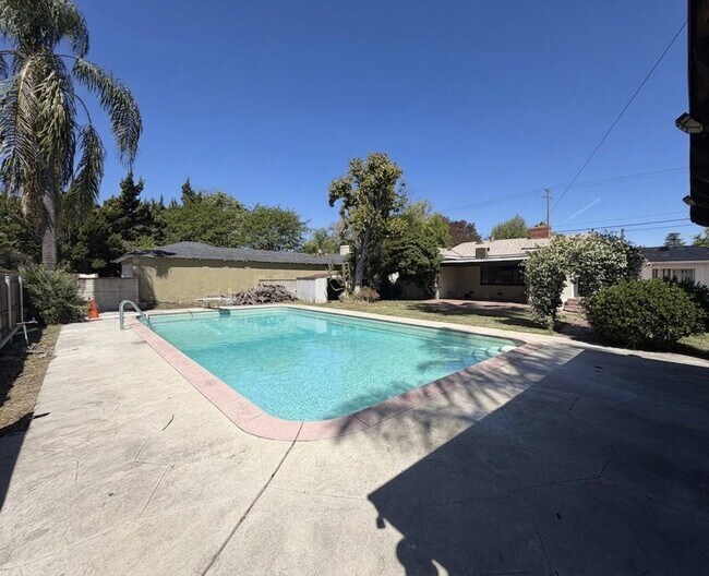 Foto del edificio - 13422 Oxnard St