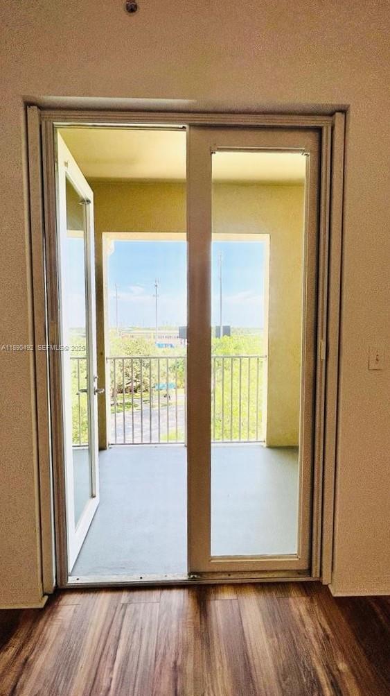 Foto del edificio - 1203 Town Center Dr