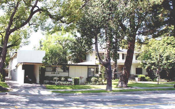 1091-1109 N Los Robles Avenue - 1091-1109 N Los Robles Ave