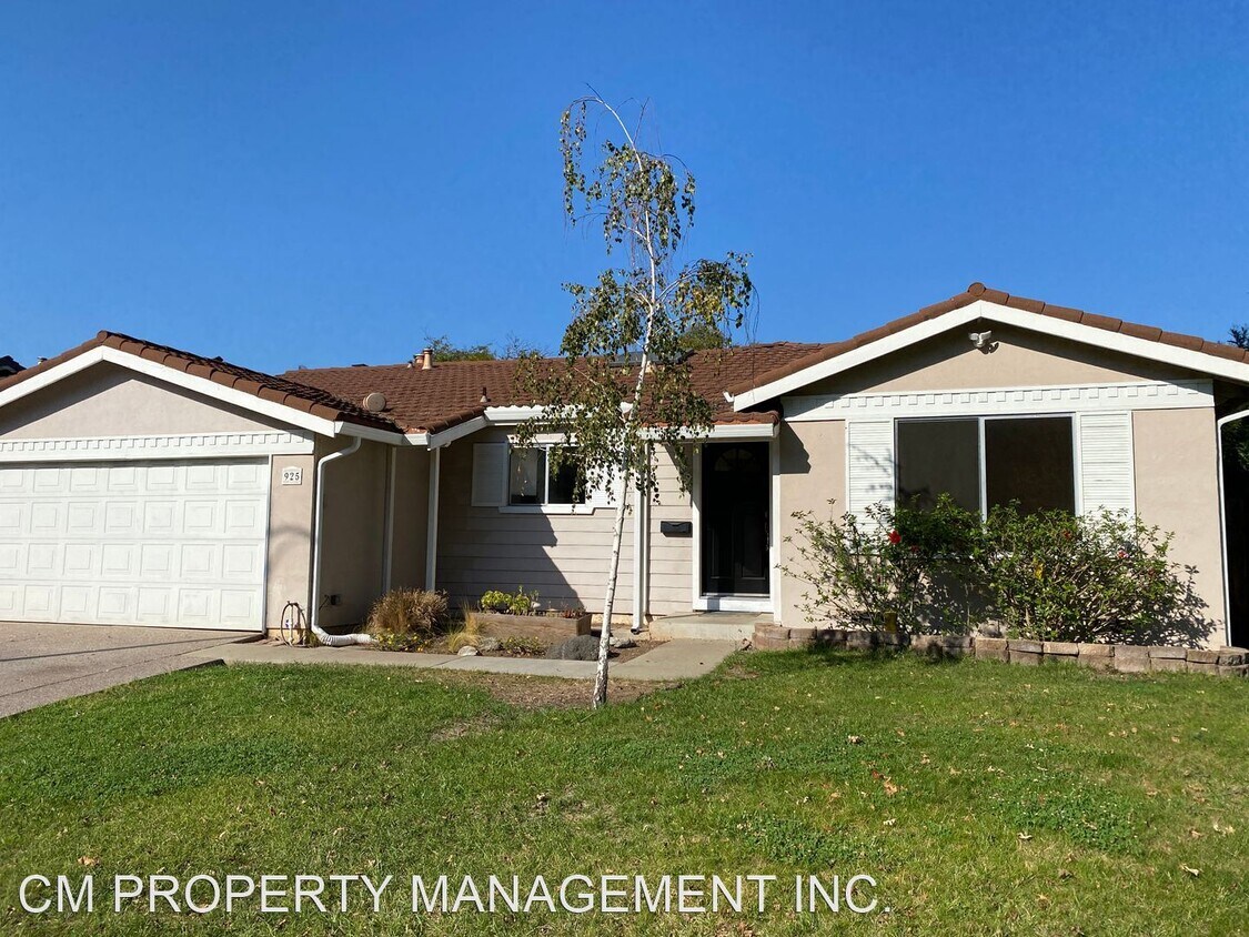 Foto principal - 4 br, 2 bath House - 925 Maclay Drive
