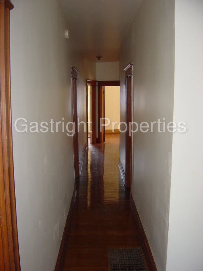 Foto del edificio - 2213 Scott Blvd