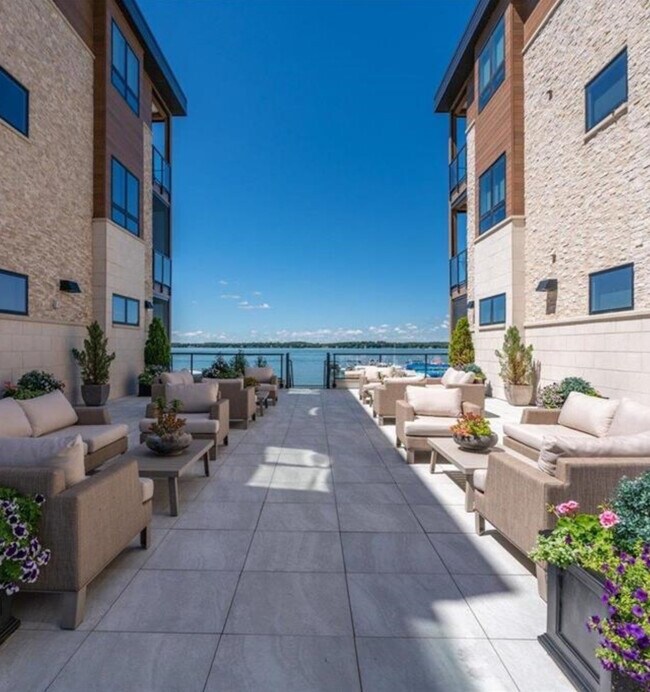 Building Photo - 5600 Lake Edge Rd