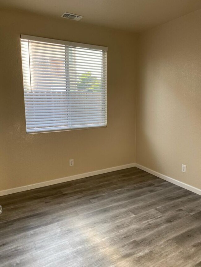 Foto del edificio - 7012 Sandy Souza Way