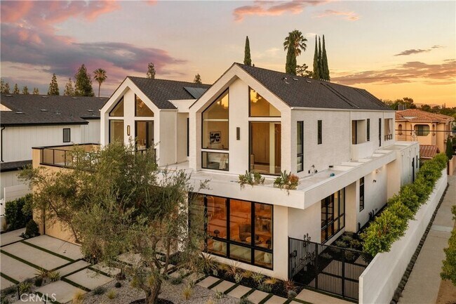 Foto del edificio - 5006 Enfield Ave