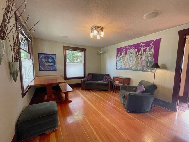 Foto del edificio - Architect-Restored 1923 Craftsman Bungalow with 3 Flexible Bonus Spaces