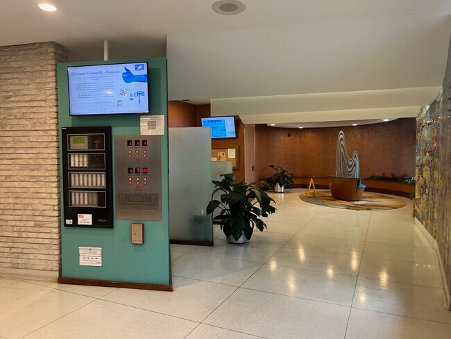 Foto del edificio - 6301 N Sheridan Rd