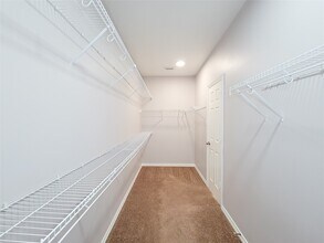 Building Photo - 17207 Mossbriar Ln