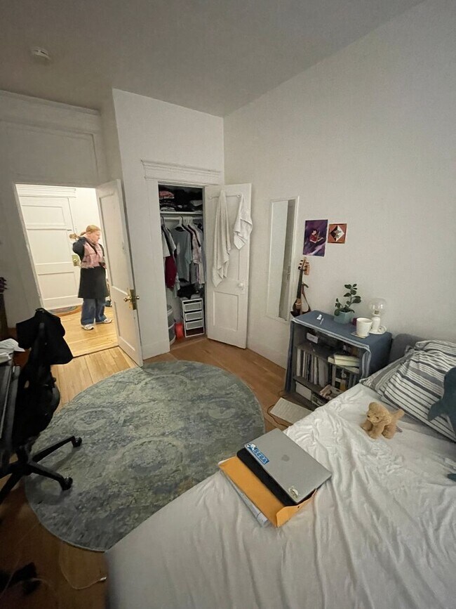 Foto del edificio - Nicely updated 2 bed split right on the Green Line in Allston.