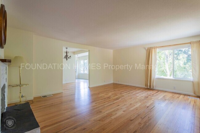 Building Photo - 341 Pine Hill Rd