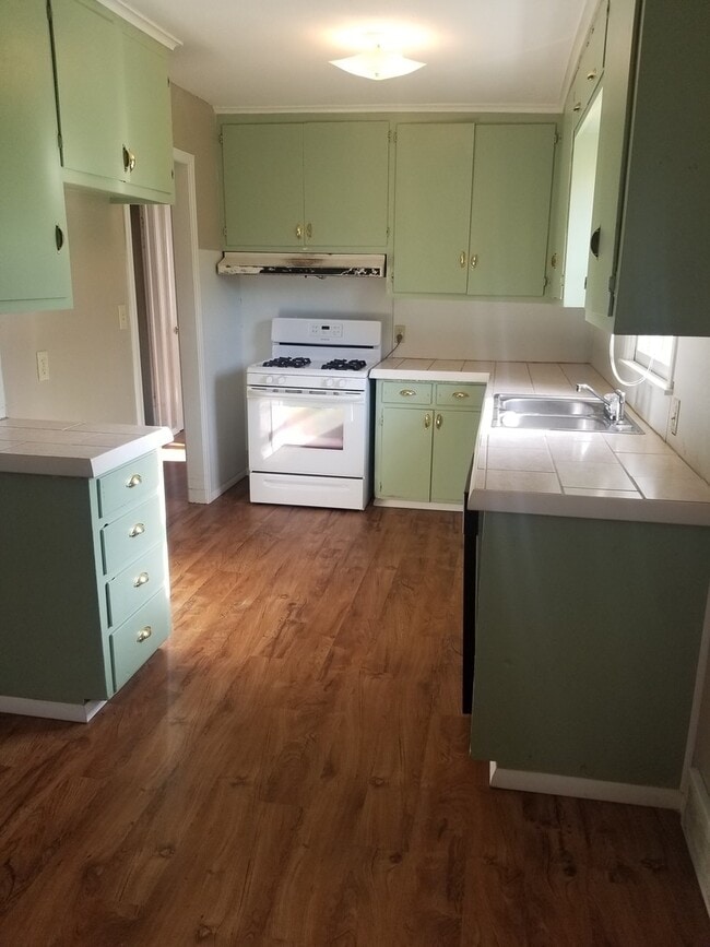 Foto del edificio - Backs to Open Space