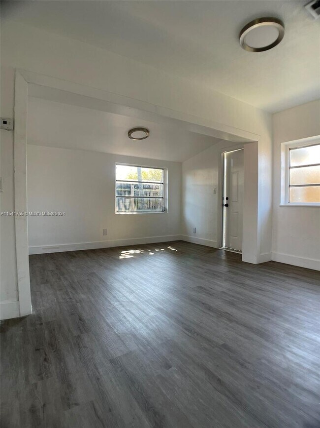 Foto del edificio - 2919 SW 25th Ter