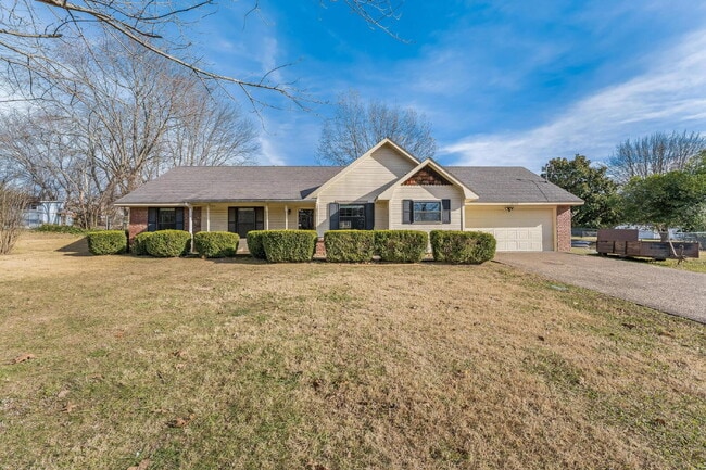 East Fayetteville 3-Bedroom Home with Granite Touches & Cozy Fireplace!" - East Fayetteville 3-Bedroom Home with Granite Touches & Cozy Fireplace!"
