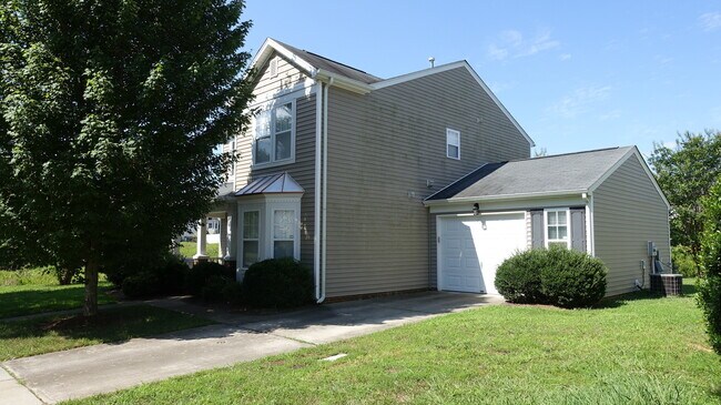 Foto del edificio - Great lakefront home in Kinderton