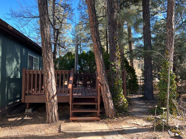 Foto del edificio - 2 bed, 1.5 bath w/Garage in Fairway Park