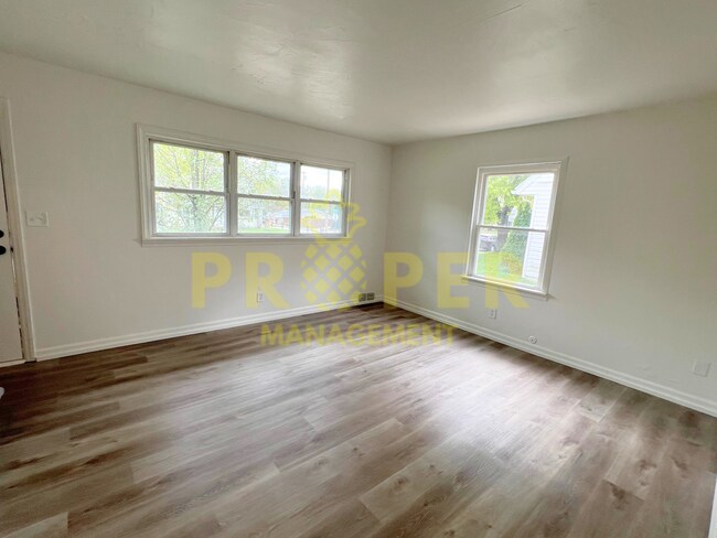 Foto del edificio - 3 bedrooms 1 bathroom house