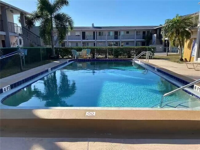 Foto del edificio - 3101 Bee Ridge Rd