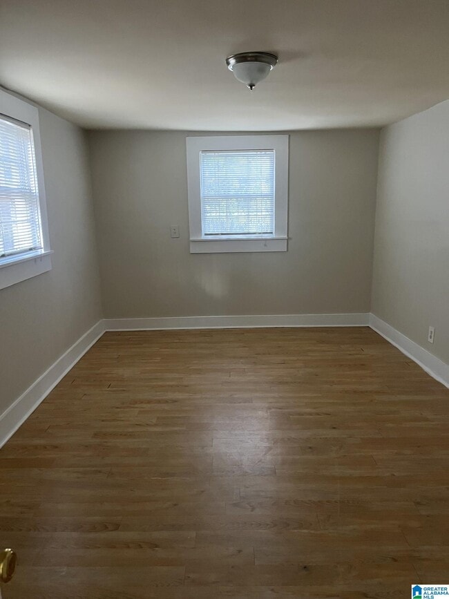 Building Photo - 905 40th St S