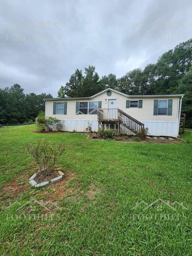 Building Photo - Country Comfort on Half an Acre – 3BR/2BA ...