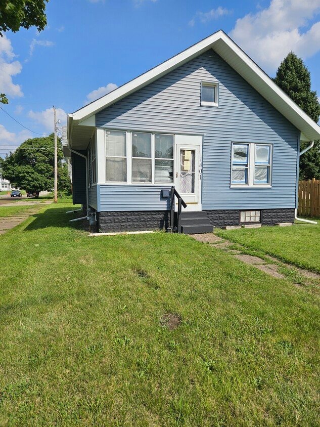 Primary Photo - 1401 8th St